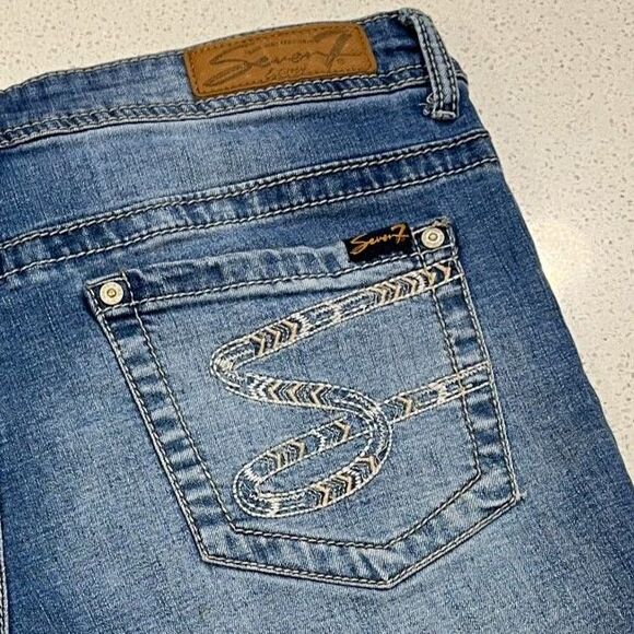 Seven7 Women's Shorts with Embroidered Pockets Size 12 - Picture 3 of 10